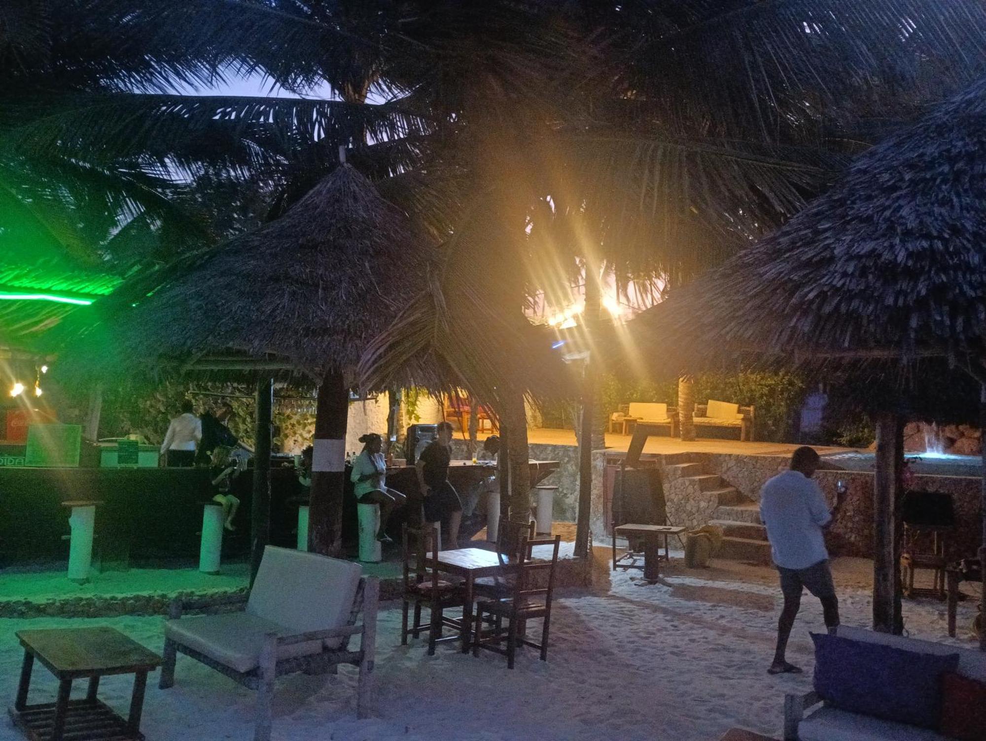 Swahili Palace Zanzibar Pwani Mchangani Exteriör bild